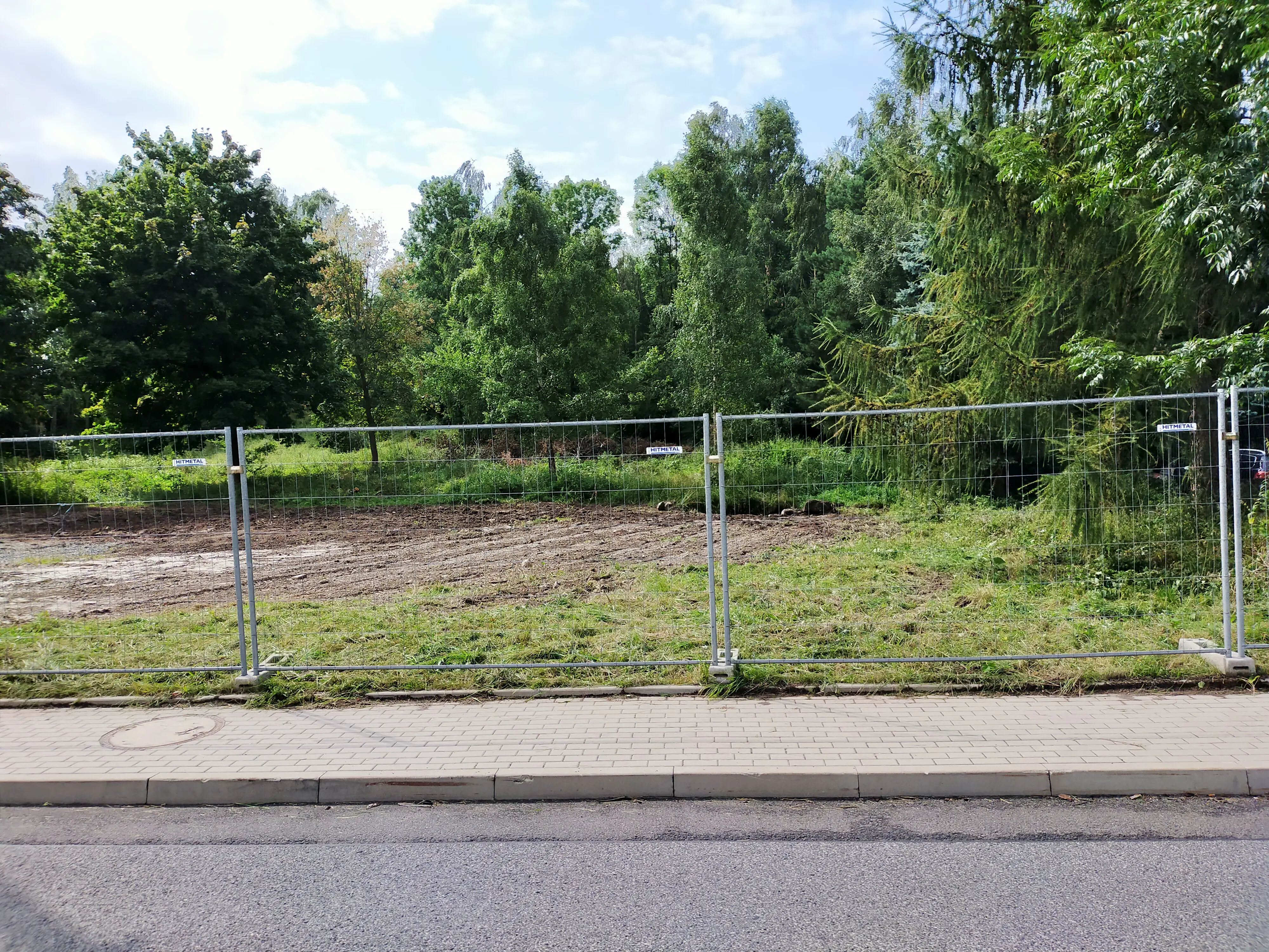 weg en stoep perceel Novy Bor
